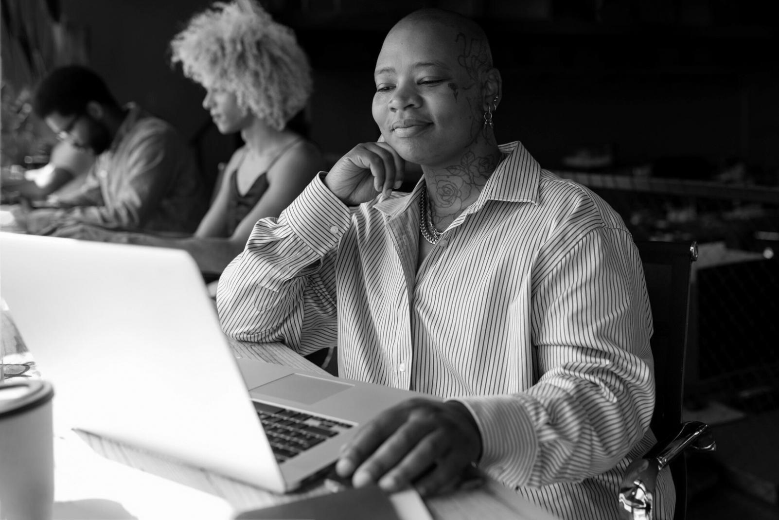 Sessione di consulenza fonirevila dove si analizzano entrate e uscite per costruire un budget personalizzato